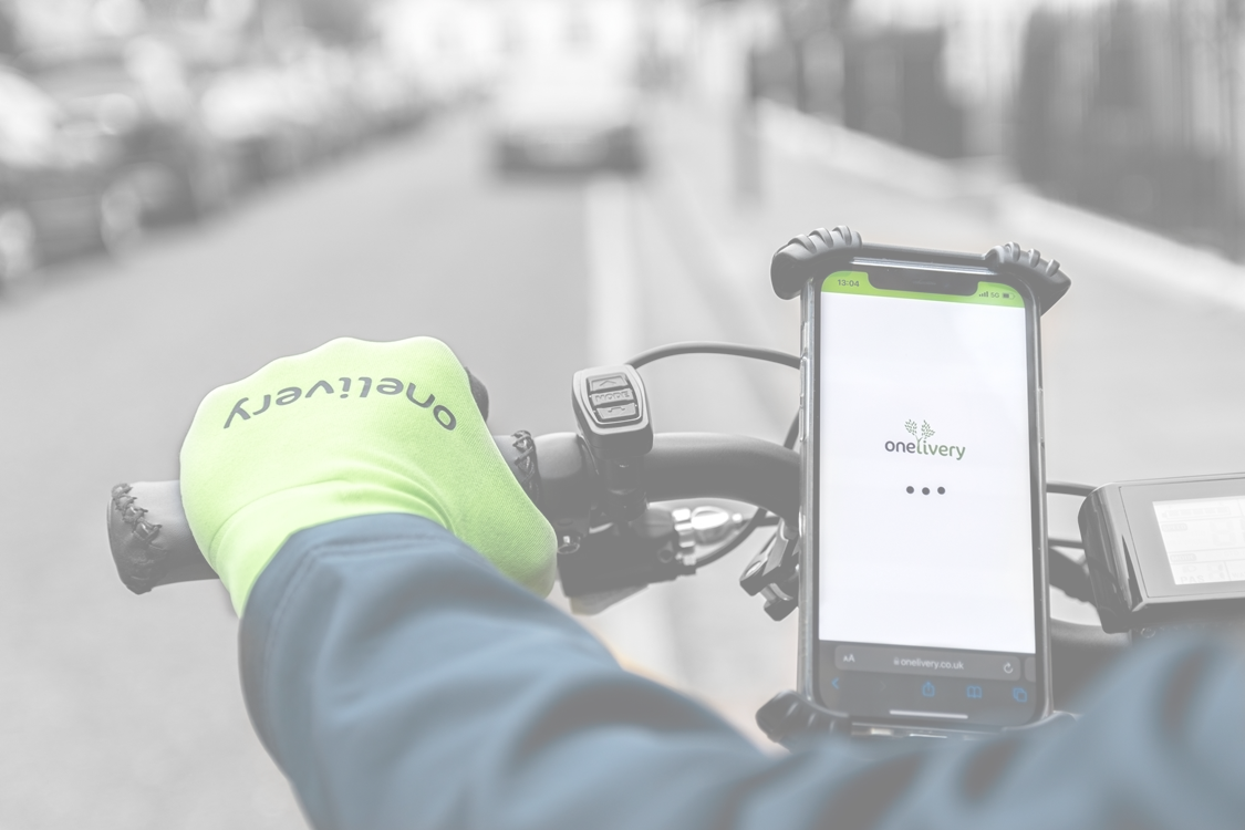 Image of rider's handlebar showcasing the Onelivery app
